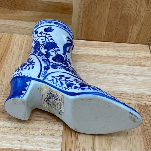 Vintage The Canton Collection by Two’s Co Blue & White Porcelain Boots Planter - Picture 10 of 14